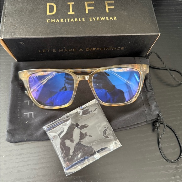 Diff Eyewear Blue Light Tortoise Glasses - Picture 2 of 2